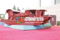 學生黨員制作紅色模型,弘揚紅船精神